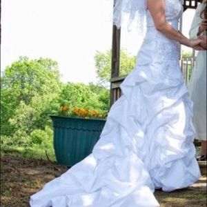 David’s bridal wedding dress size 12 unaltered